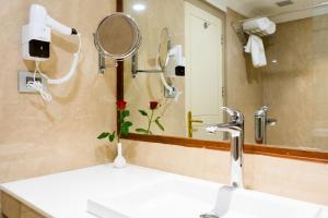 Gemini Continental, Hazratganj