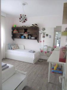 Pefkohori apart. near the beach with indor parking and yard