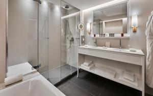 Hotels Chateau Saint-Jean, Relais & Chateaux : Suite