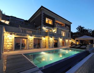 Villa Isabella - Luxury with style right next to the beach, private pool and sea view 
