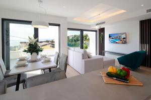 MODENA MARIS-heated pool-grill-relax-jacuzzi apartments