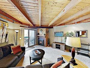 Two-Bedroom Apartment room in New Listing! Treehouse Condo With Pool & Hot Tubs Condo