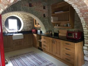 The Stable Loft, Llwynhelig Manor