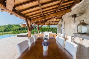 Villas Luxury French Stone Country House : photos des chambres