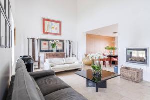Villas Luxury French Stone Country House : photos des chambres