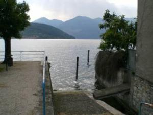 Cosy studio step from the Iseo lake.