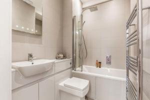 The i360 flat, penthouse, sea view, large private roof terrace, central Brighton 2 bedroom, up to 6 guests