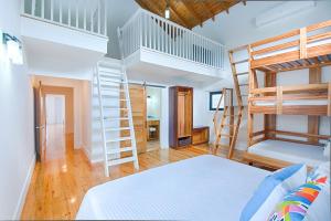 Vivaro Roatan South House