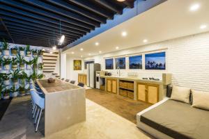 Seaway Villa - Joshua District