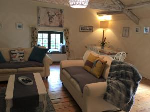 The Stable Loft, Llwynhelig Manor