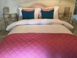 The Stable Loft, Llwynhelig Manor