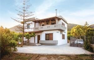 Awesome home in Keratokampos Vianou w/ WiFi and 4 Bedrooms
