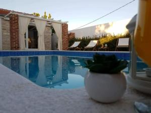 Charming villa with private pool and nice covered terrace 3 rooms and bathrooms