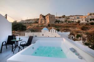 BlackStone Luxury Suites Santorini Greece