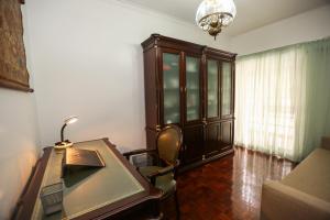 Like-home-T4-Bright Benfica Apt-Terrace