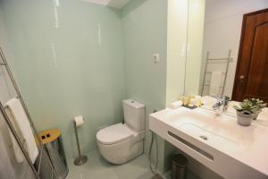 Like-home-T4-Bright Benfica Apt-Terrace