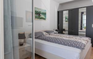 Villa Confido - Luxury 3BR Apartment with Private Pool near Trogir