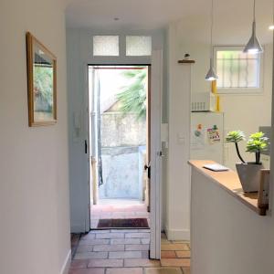 Nice Grand appartement face jardin