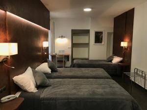 Hotels Hotel Le Lons : Chambre Triple