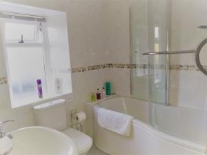 Three-Bedroom House room in Mill Cottage