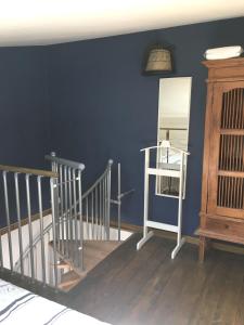 Sejours chez l'habitant beau meuble centre historique : photos des chambres