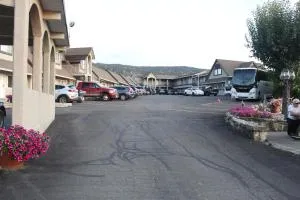 Best Budget Inn & Suites Kamloops - Chase