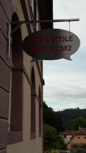 Gîte L'Ecole avec terrasse en bois et vue photo 9
