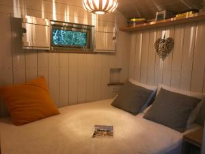 The Dordogne Huts with Pool and Jacuzzi