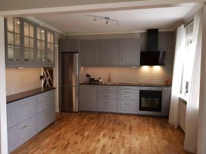 Lovely, spacious apartment with free parking