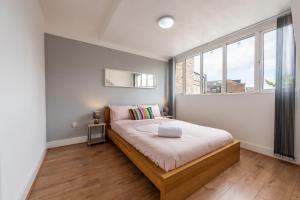 Spacious 2 Bed Apartment - 2 Mins from Luton Train St & 10 Mins London Luton Airport