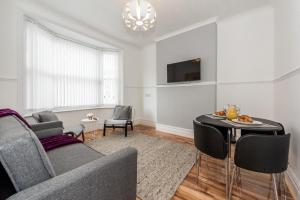 Spacious 2 Bed Apartment - 2 Mins from Luton Train St & 10 Mins London Luton Airport