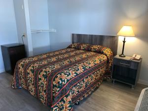 Queen Room - Disability Access room in EZ 8 Motel Old Town