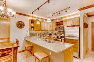 One-Bedroom Apartment room in Updated 1Br Premier Condo At Black Bear Lodge- Kids Ski Free Condo