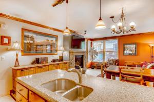One-Bedroom Apartment room in Updated 1Br Premier Condo At Black Bear Lodge- Kids Ski Free Condo