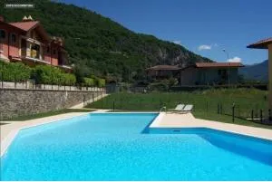 Irina’s house with view on like and swimming pool - Riva di Solto