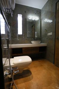 A Palace on River ( Rashmi Guest House )