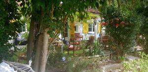 Maisons de vacances maison aux volets jaunes : Maison 4 Chambres