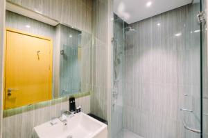 Monas View Studio Apartment at Capitol Suites By Travelio