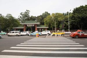 Sen’s Mansion Locals Apt 00165890& close to zhongda subway station & sun yat-sen university & international textile city & gu, Apartmány Kanton - big - 19