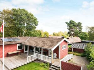 Three-Bedroom Holiday home in Ørsted 4