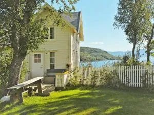 Three-Bedroom Holiday home in Skatvik - Nordstraumen