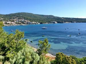 Oneiro glico Aegina Greece