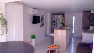 T2 climatisé baignoire terrasse Jacuzzi Piscine Sauna