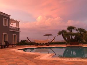 Villa Dolphin - Beachfront Maisonette with Pool Achaia Greece