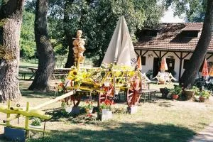 Vizimalom Kemping, Panzió és Étterem - شايان