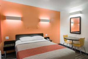 Queen Room - Smoking room in Motel 6 Williams Ca