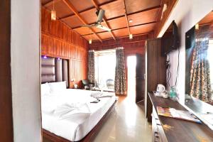 Holiday N Holiday Beach Resort And Spa