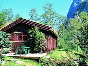 Two-Bedroom Holiday home in Eresfjord 1