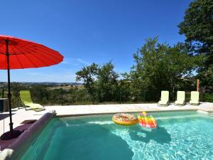 Maisons de vacances Mansion in Cuzy with Pool and Scenic Views : photos des chambres