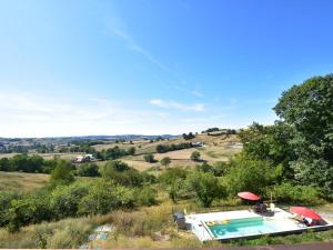 Maisons de vacances Splendid Mansion in Cuzy with Swimming Pool : photos des chambres